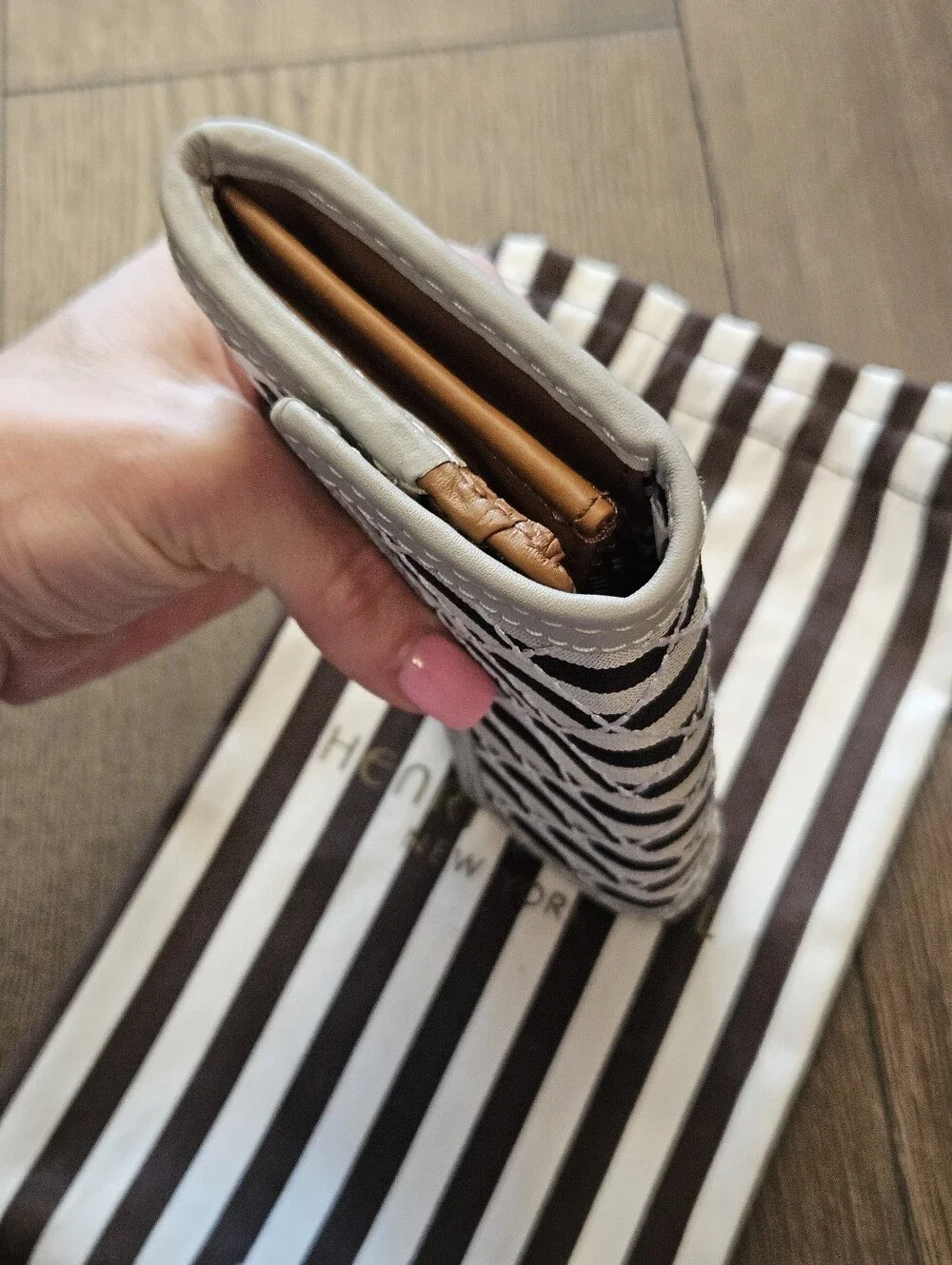 NWT Henri Bendel Miss B Slim Continental Plus Wallet White Multi With Dustbag
